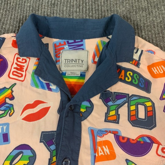 Trinity Collective Shirt Mens Small Pink Button Up Camp Pride Love Peace Rainbow - Picture 3 of 14